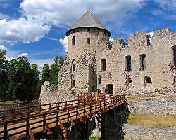 Старинный замок в городе Цесис