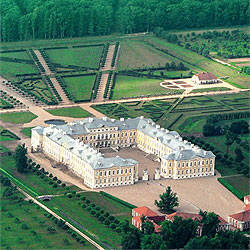 Рундальский дворец - по пути из Вильнюса в Ригу